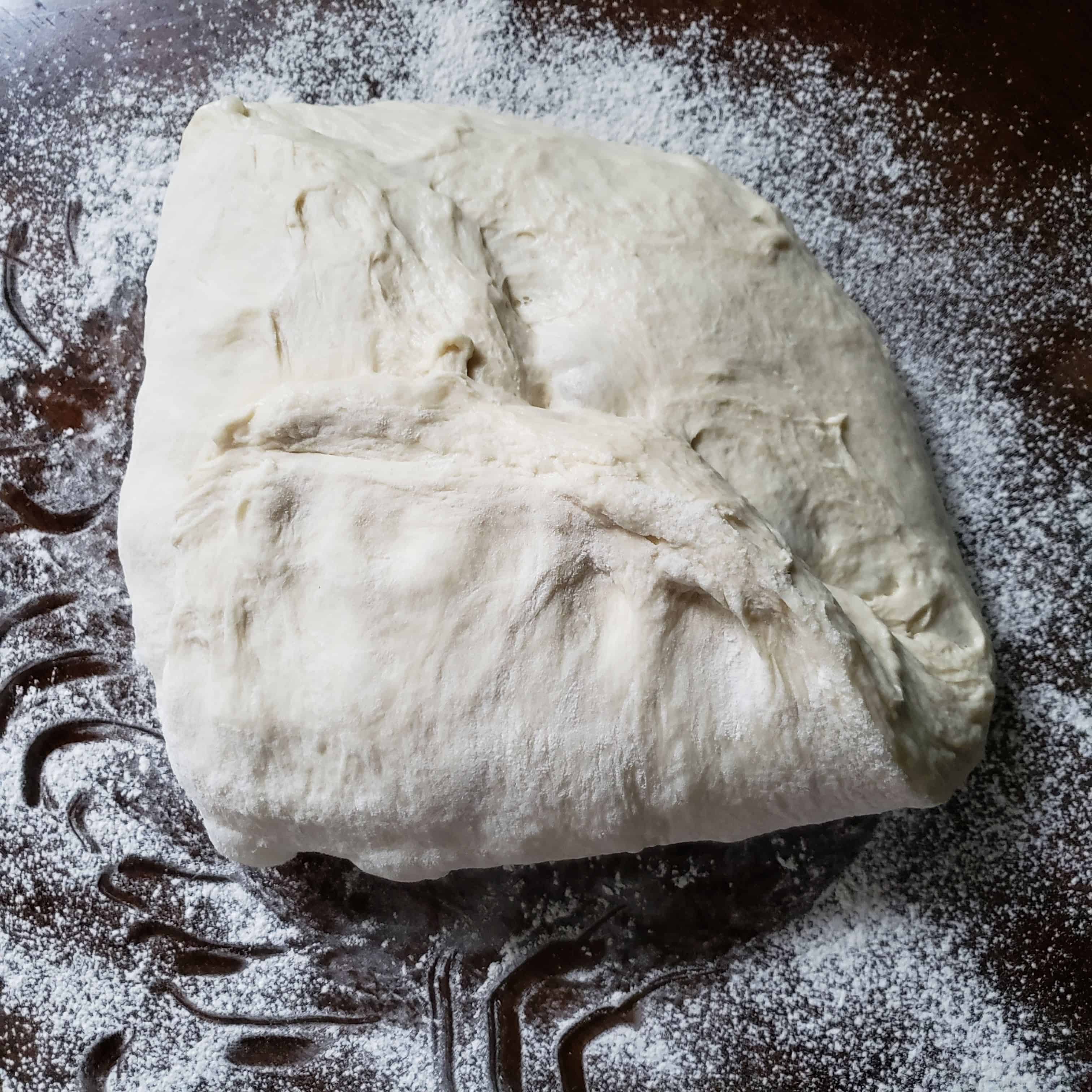Shape 3 Folded dough for kneading